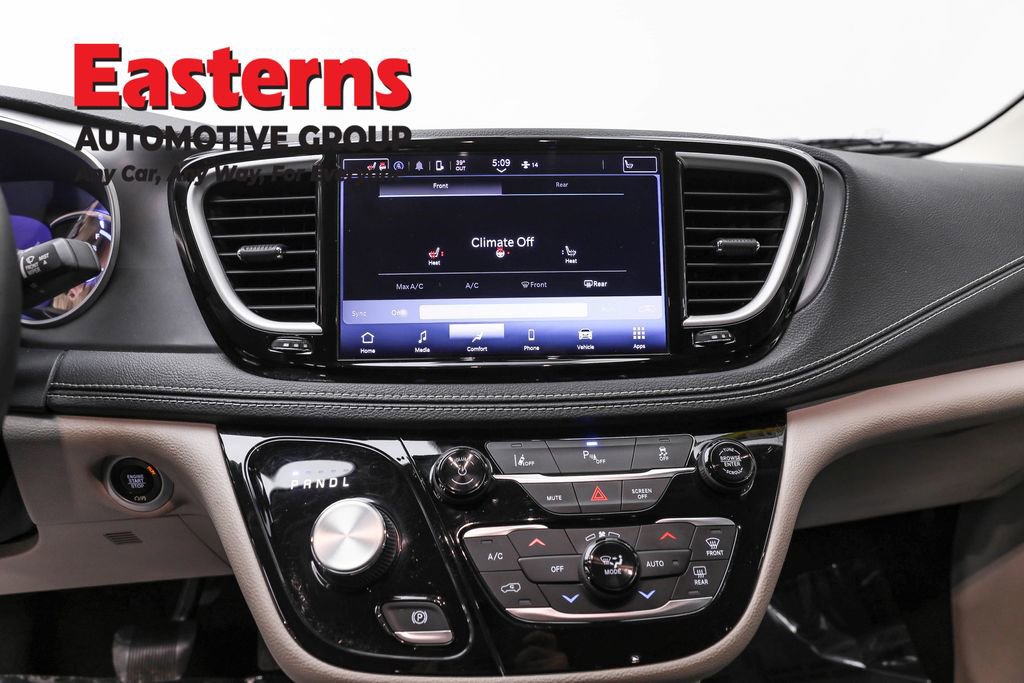 Used 2022 Chrysler Pacifica Touring-L image 12