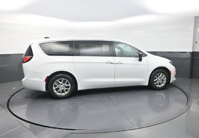 New 2027 Chrysler Pacifica LX FWD image 9