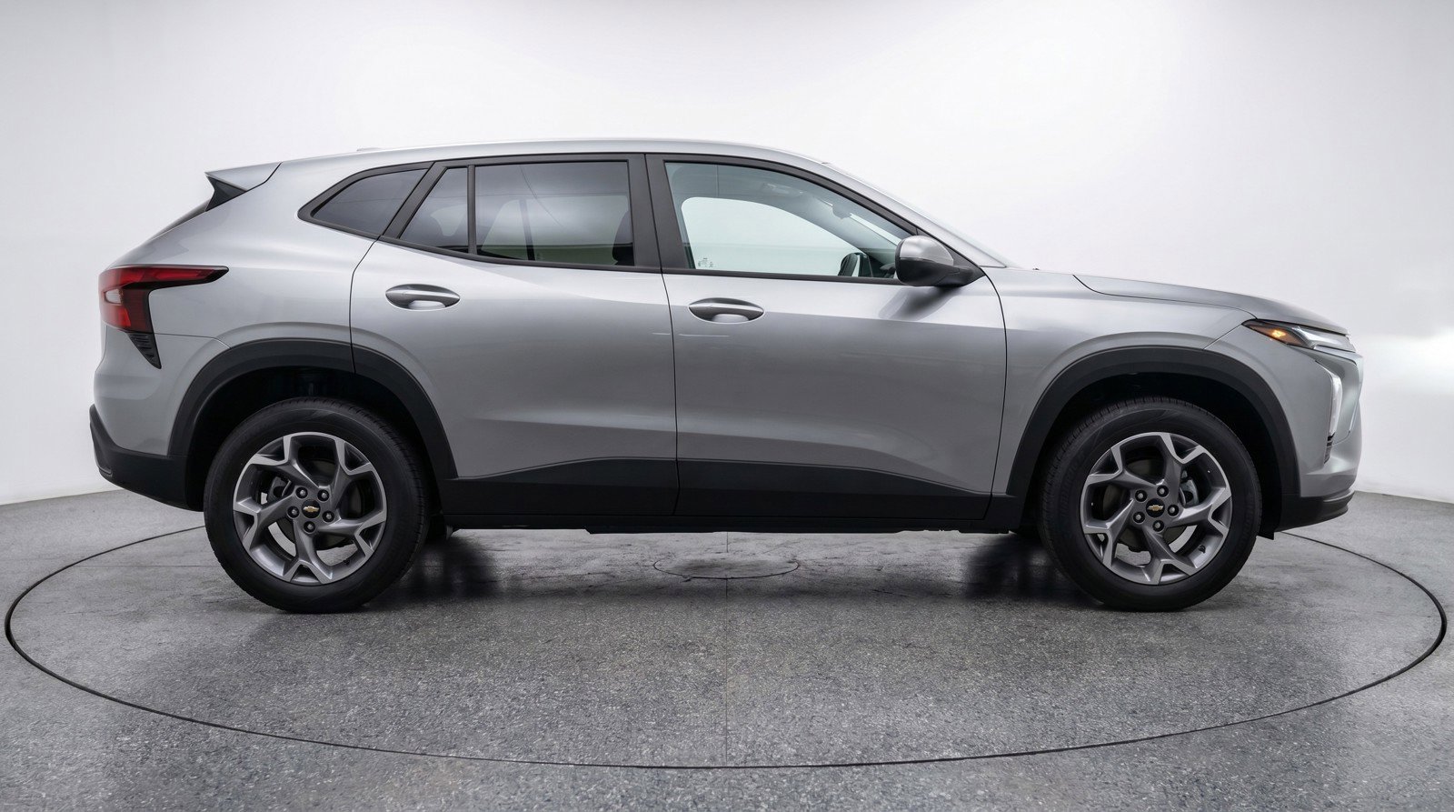 Used 2025 Chevrolet Trax LT FWD image 11
