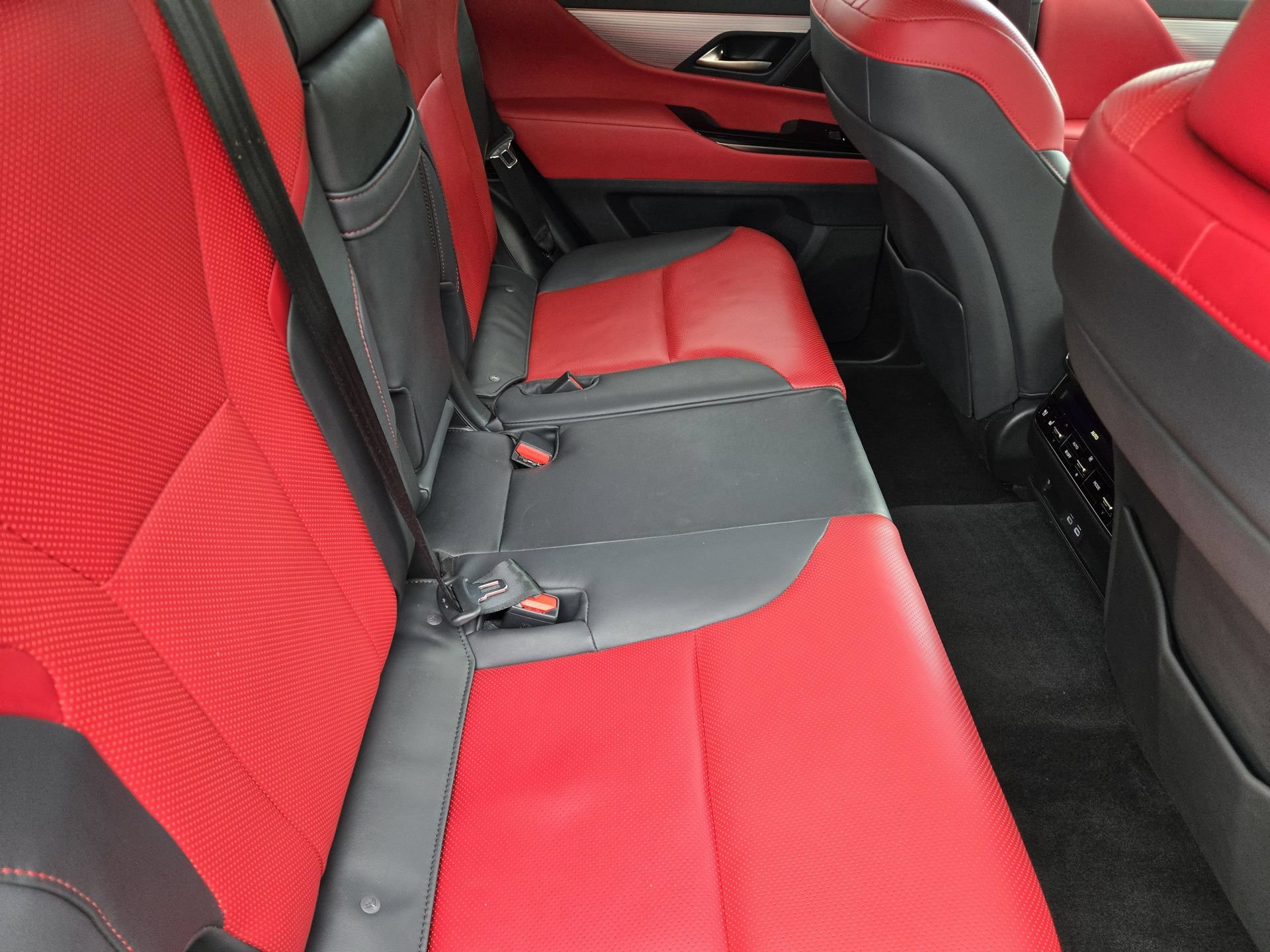 Used 2024 Lexus LX 600 F Sport AWD/4WD image 27