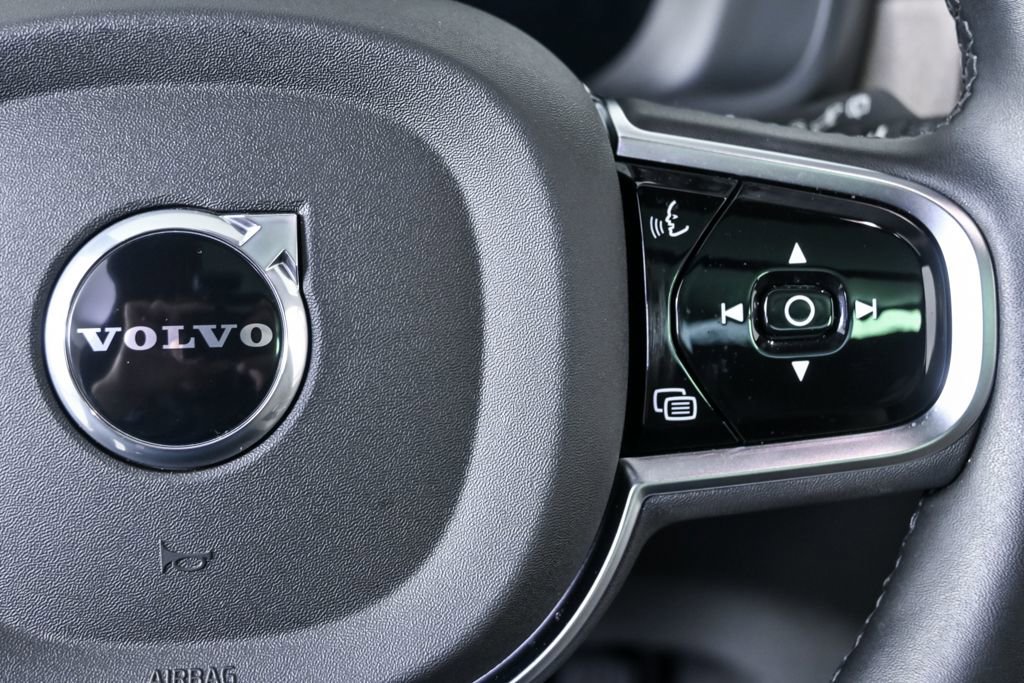 Certified 2025 Volvo XC90 B6 Plus image 13