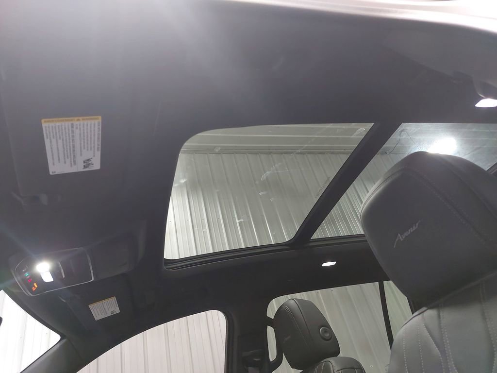 Used 2025 Buick Enclave Avenir w/ Super Cruise Package image 34