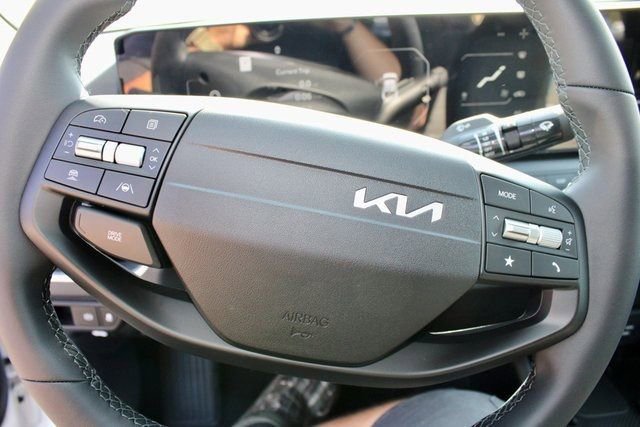 New 2025 Kia K4 EX image 19
