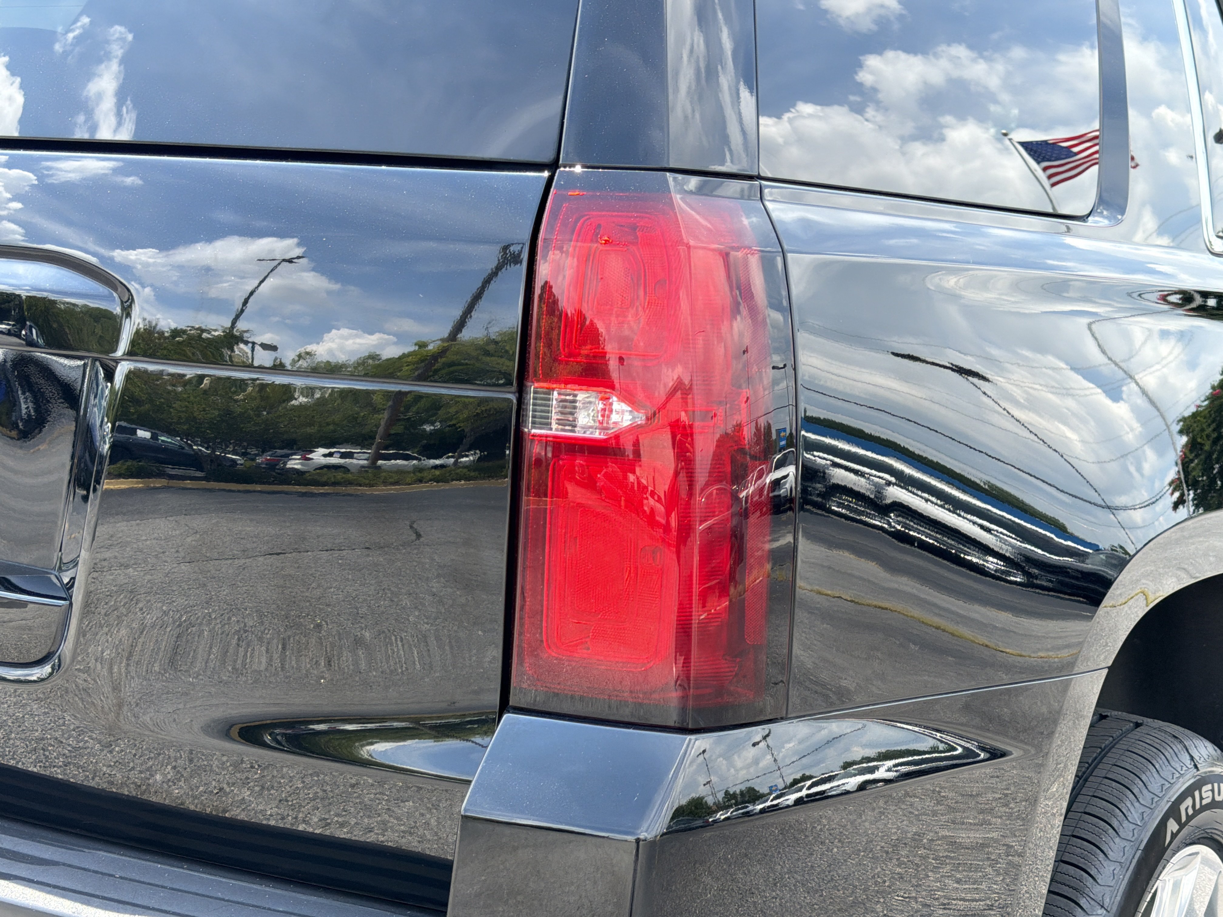 Used 2018 Chevrolet Tahoe LS w/ All-Season Package AWD/4WD image 10