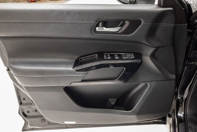 Used 2022 Nissan Pathfinder SV w/ SV Premium Package FWD image 8