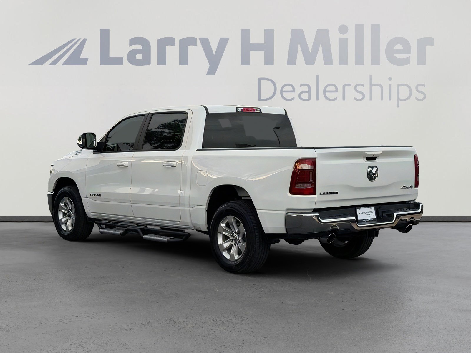 Used 2024 RAM 1500 Laramie w/ Trailer Tow Group AWD/4WD image 3