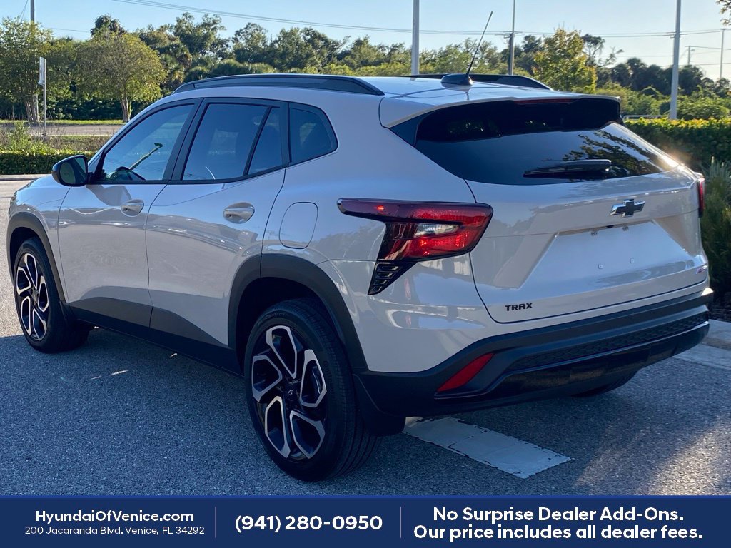 Used 2026 Chevrolet Trax RS w/ Sunroof Package FWD image 10