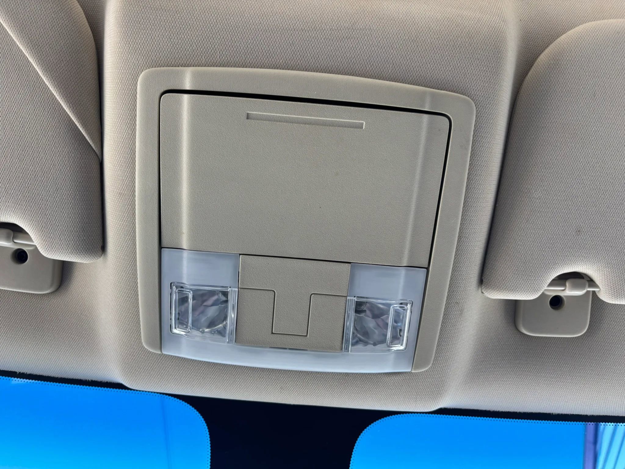 Used 2016 Ford Taurus SE FWD image 25