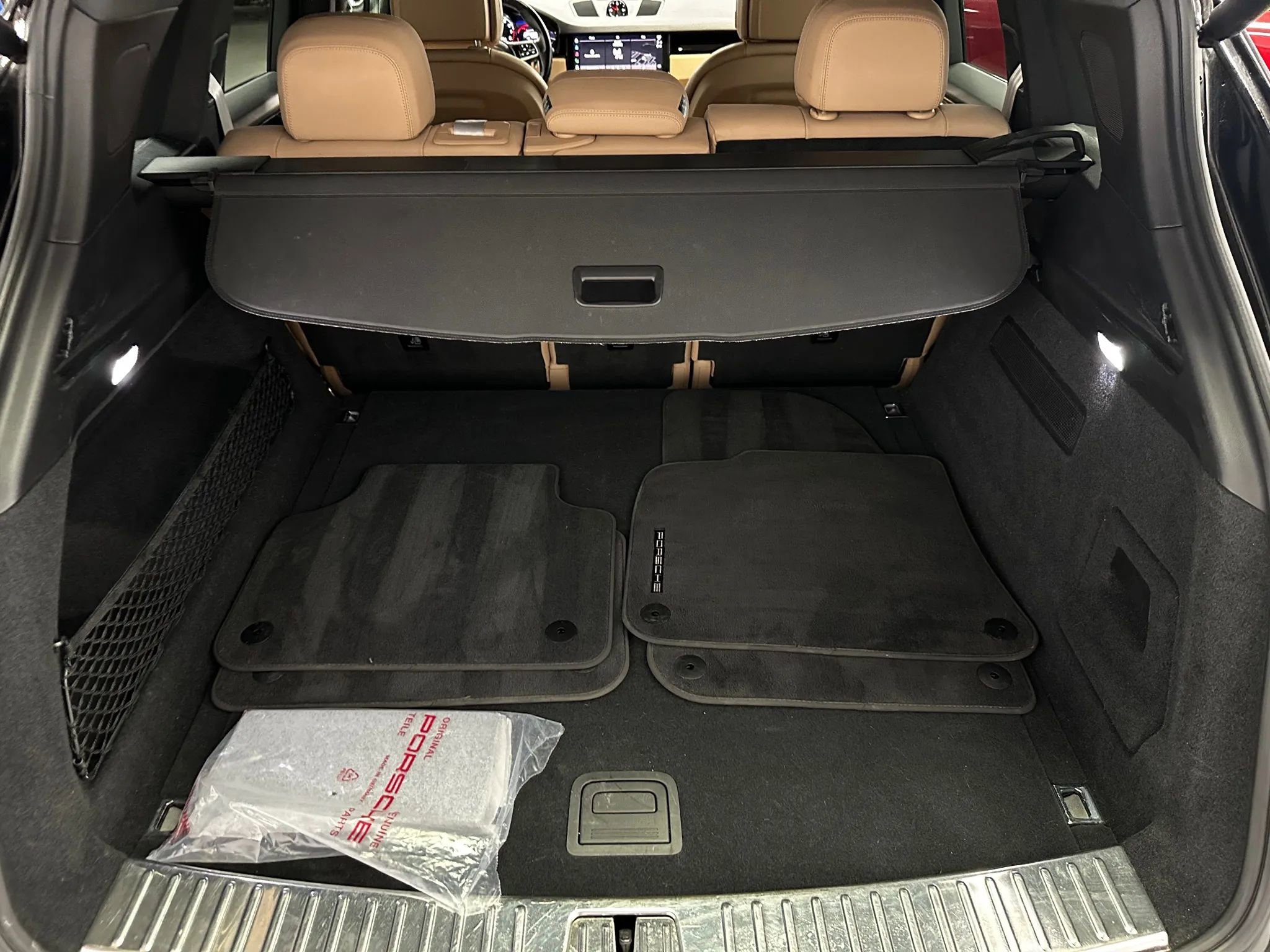 Used 2022 Porsche Cayenne Platinum Edition w/ Premium Package Plus image 19