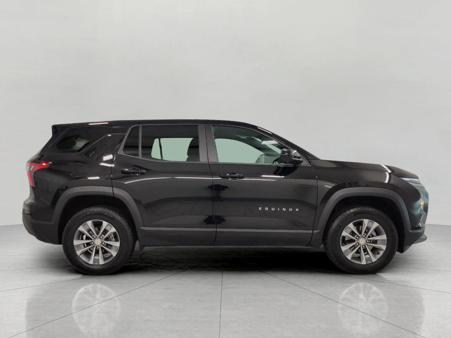 Used 2025 Chevrolet Equinox LT w/ Safety and Technology Package image 11