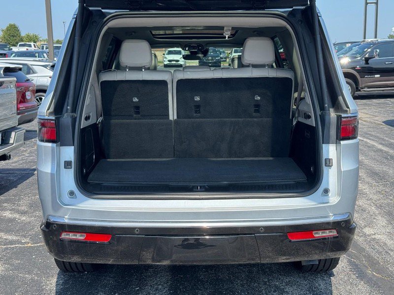 Used 2022 Jeep Wagoneer Series II w/ Premium Group I AWD/4WD image 5