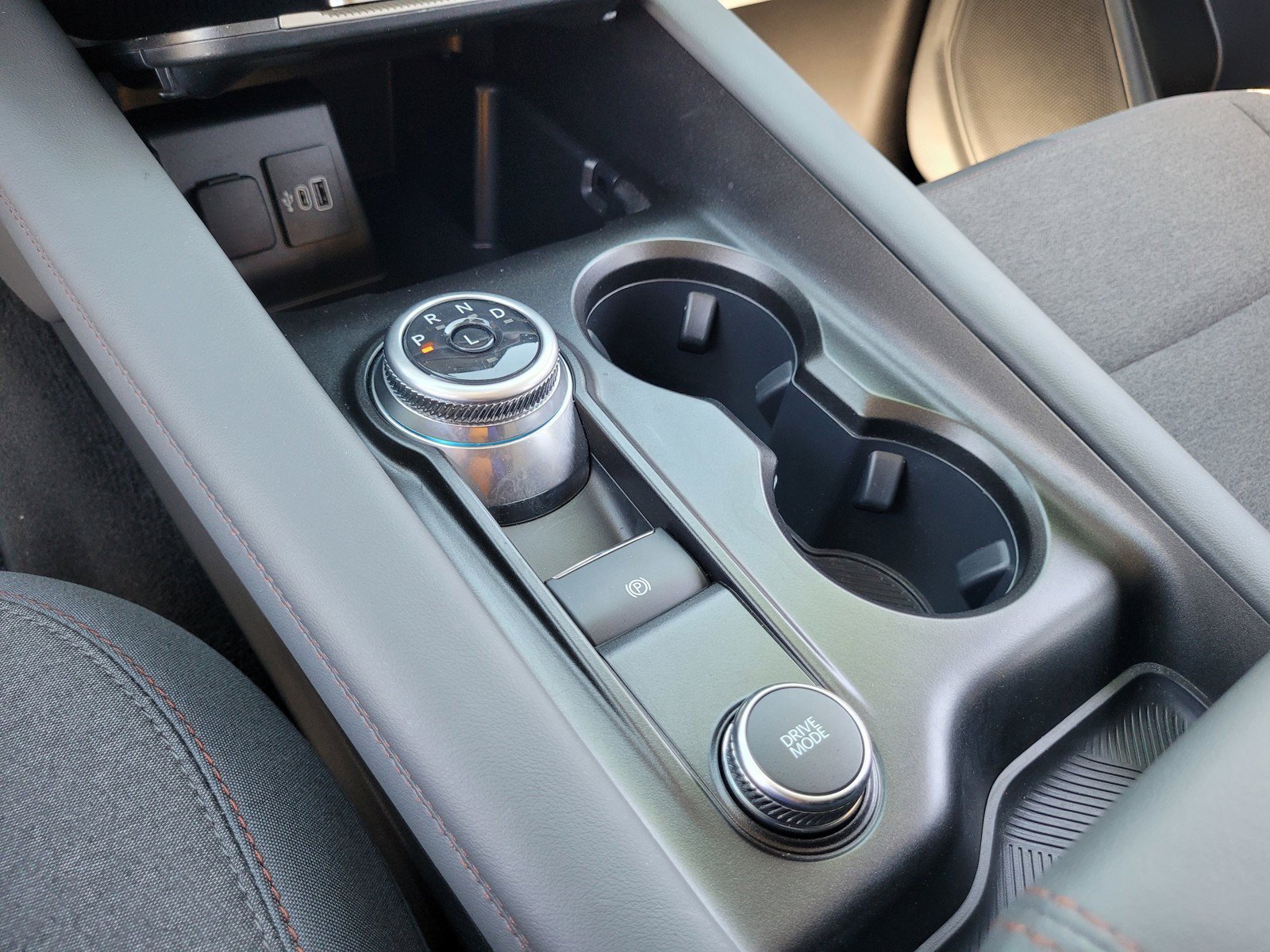 Used 2025 Ford Explorer Active RWD image 22