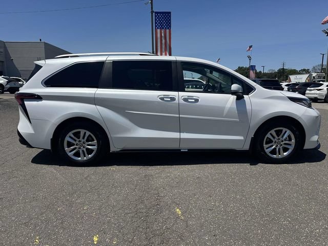 Used 2023 Toyota Sienna Limited AWD/4WD image 5