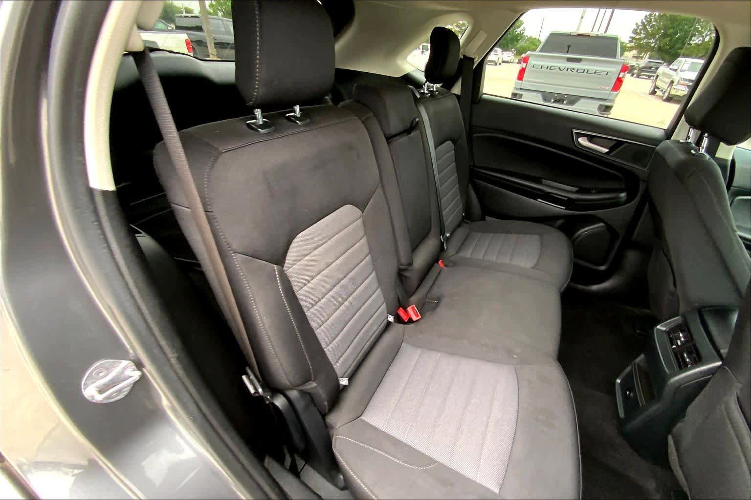 Used 2024 Ford Edge SE w/ Black Appearance Package AWD/4WD image 17
