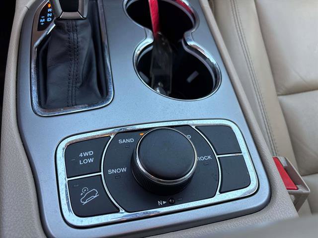 Used 2018 Jeep Grand Cherokee Limited image 24