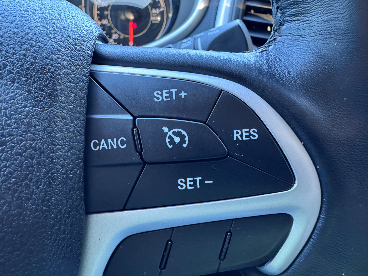 Used 2016 Jeep Cherokee Latitude w/ Comfort/Convenience Group image 17