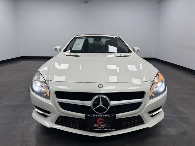 Used 2016 Mercedes-Benz SL 550 w/ Driver Assistance Package image 4