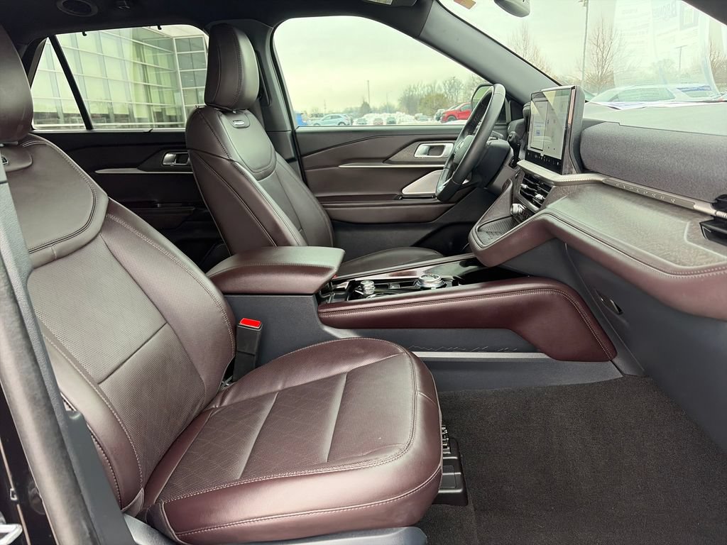 Used 2025 Ford Explorer Platinum AWD/4WD image 12