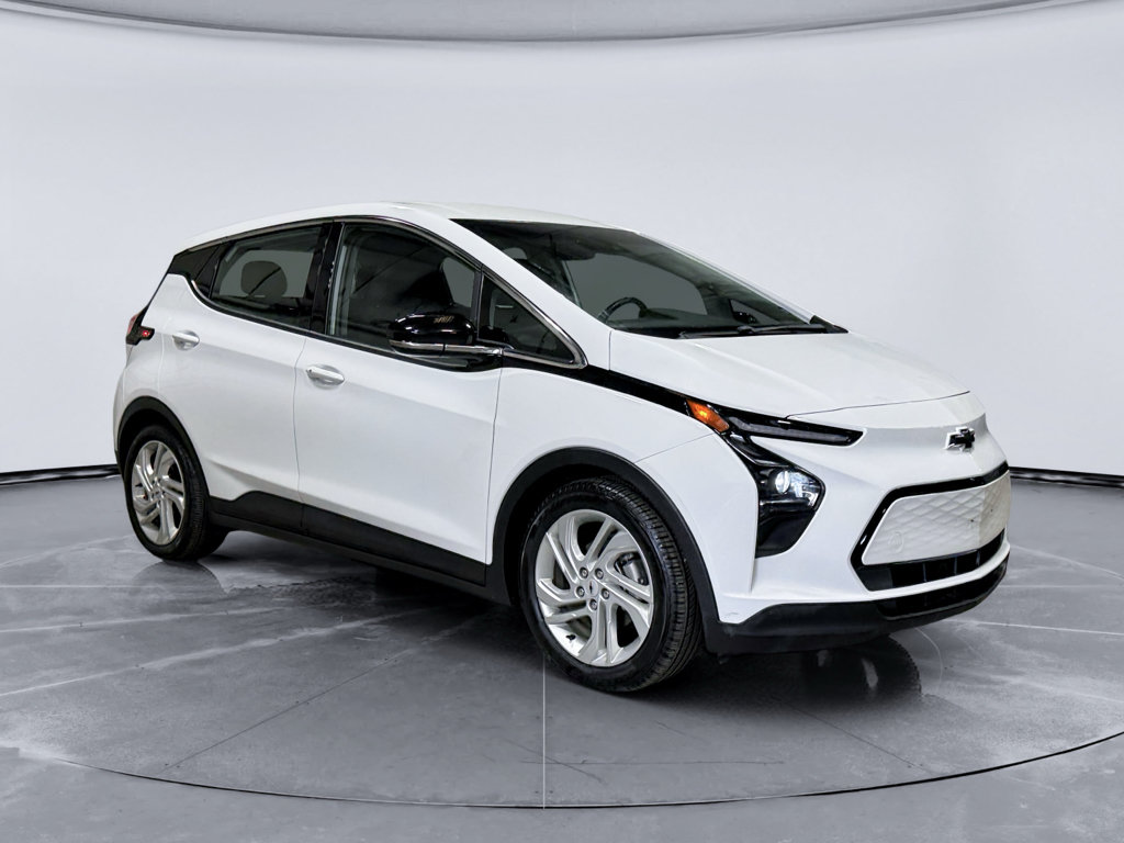 Used 2023 Chevrolet Bolt LT w/ Driver Confidence Package FWD image 4