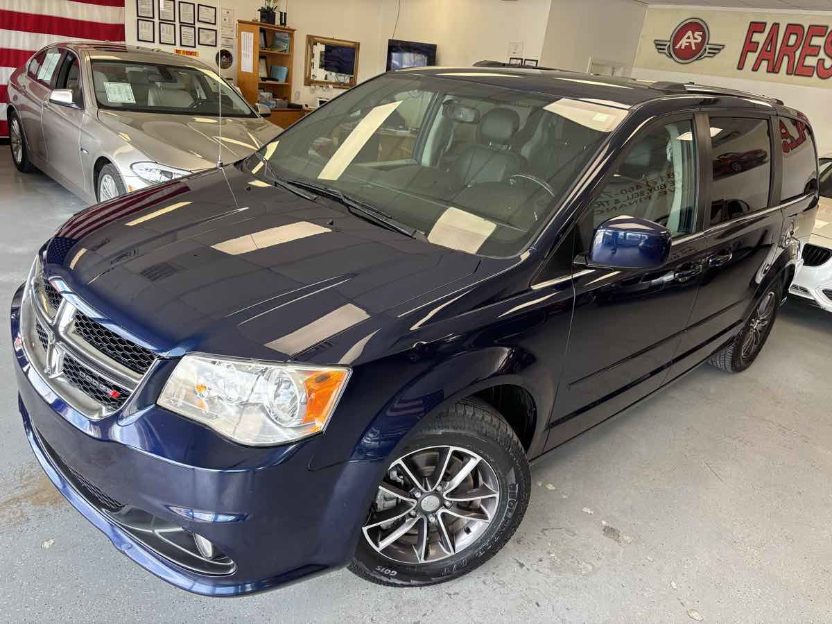 Used 2017 Dodge Grand Caravan SXT image 6