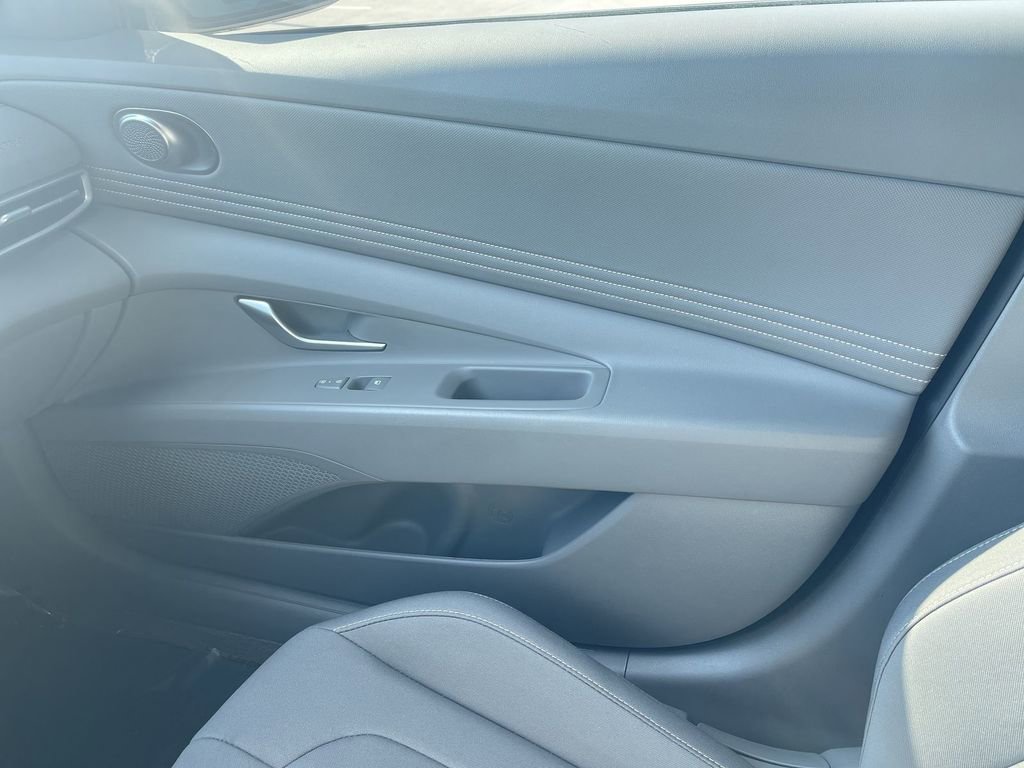 Used 2025 Hyundai Elantra Sport image 17