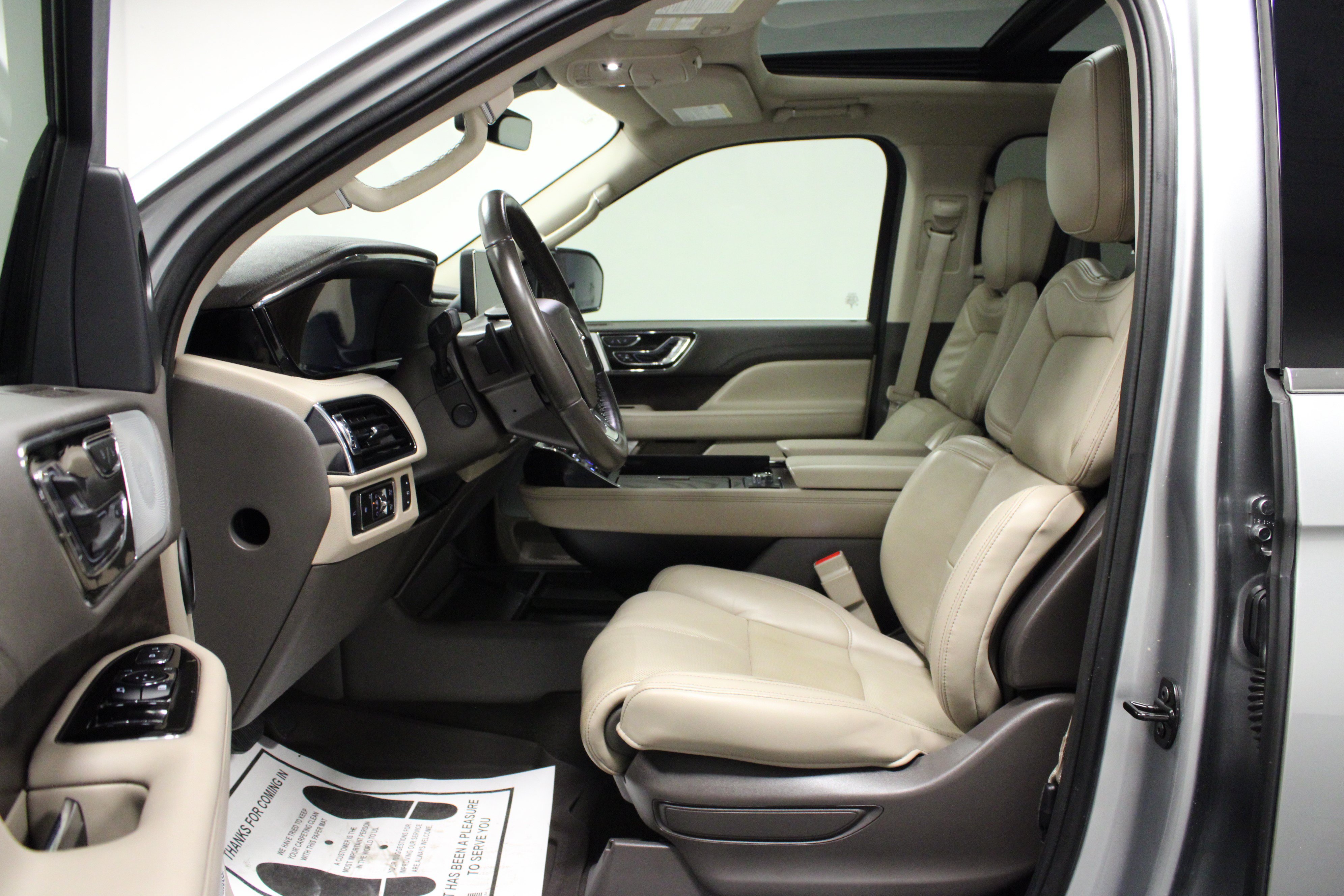 Used 2024 Lincoln Navigator L Reserve AWD/4WD image 12