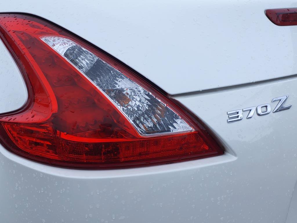 Used 2010 Nissan 370Z Touring image 11
