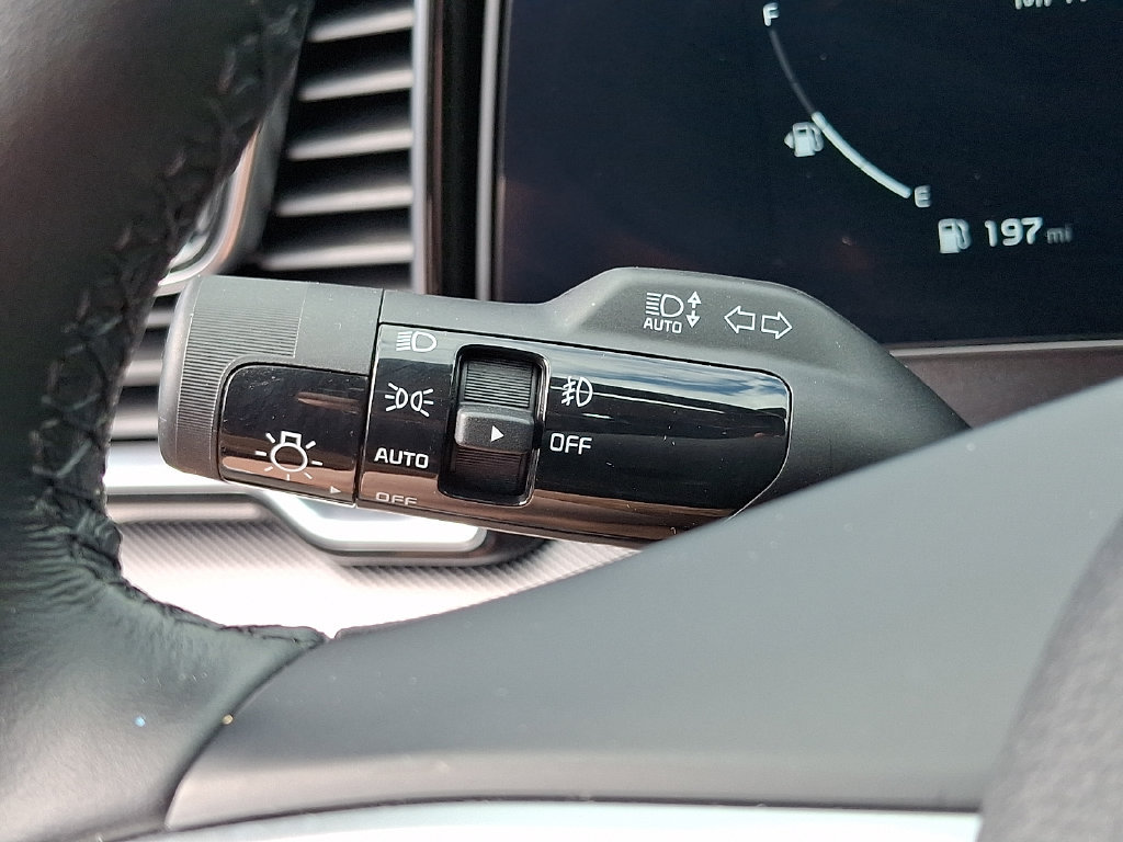Used 2025 Kia Sportage SX AWD/4WD image 24