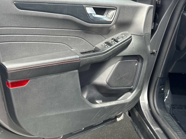 Used 2025 Ford Escape ST-Line Select AWD/4WD image 15