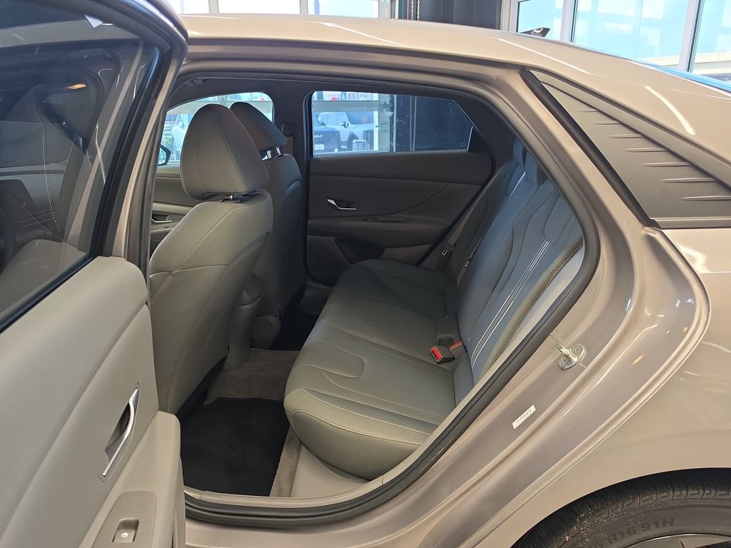 Used 2022 Hyundai Elantra SEL FWD image 30