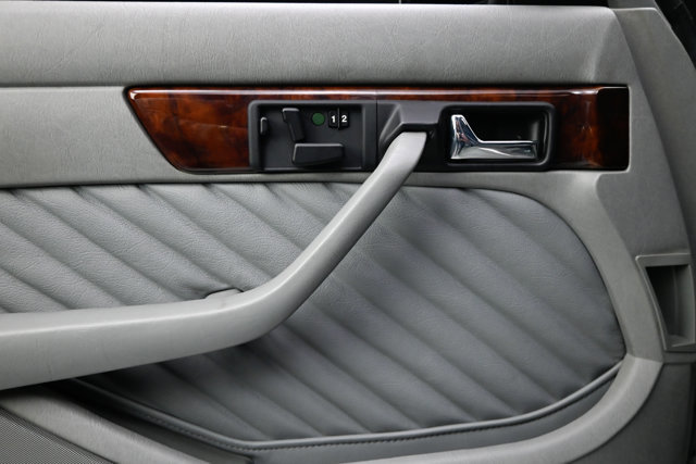 Used 1991 Mercedes-Benz 560 SEL image 40