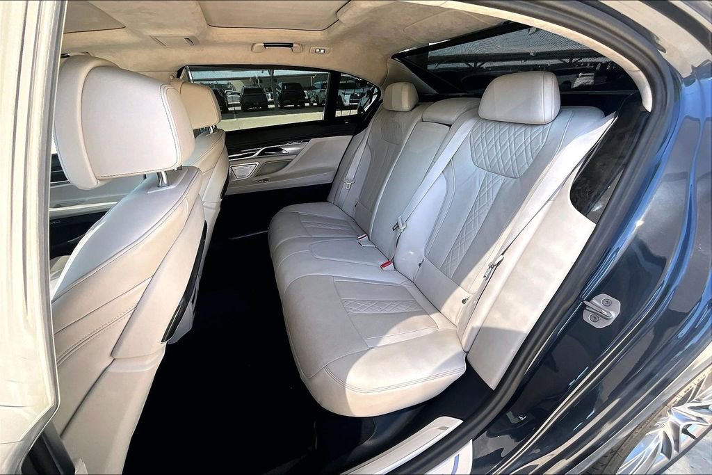 Used 2017 BMW 750i RWD image 28