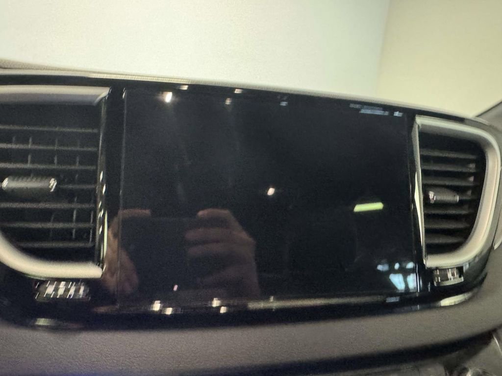 Used 2025 Chrysler Pacifica Select image 24