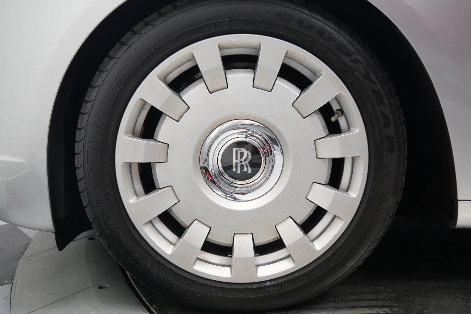 Used 2013 Rolls-Royce Ghost RWD image 10
