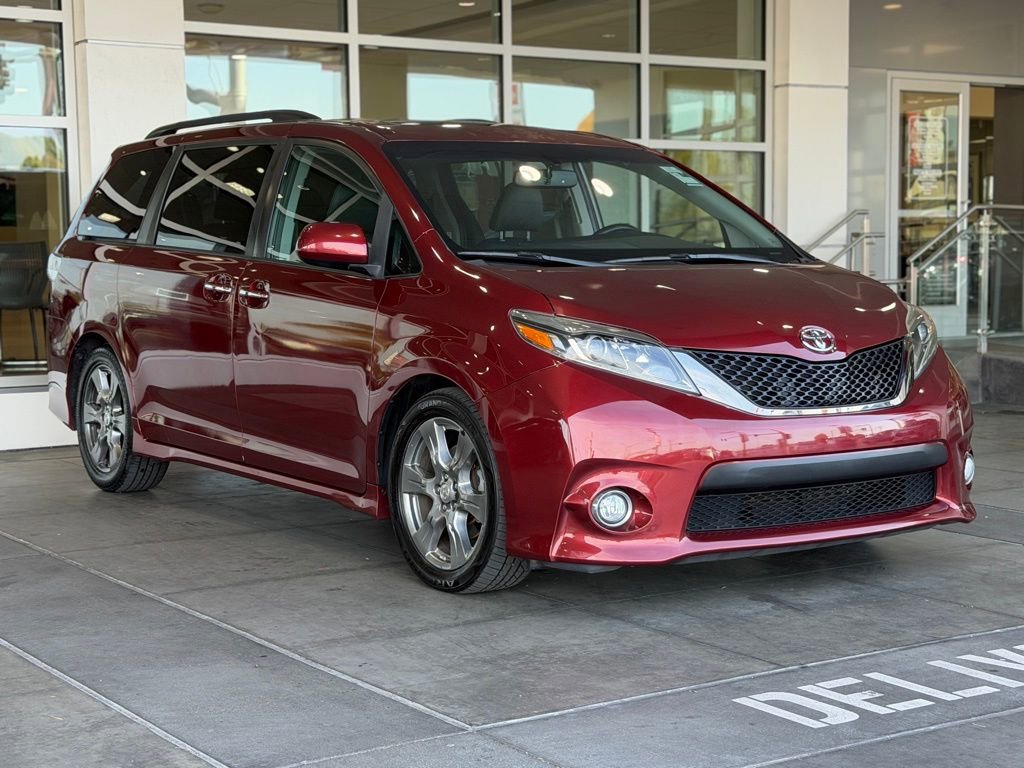 Used 2017 Toyota Sienna SE FWD image 6