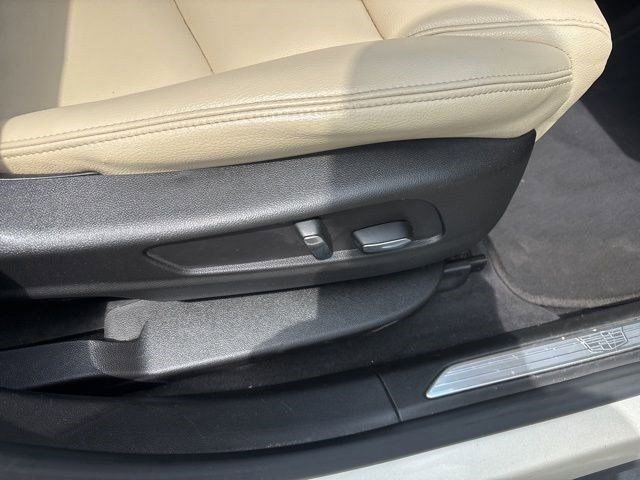 Used 2017 Cadillac XT5 FWD w/ LPO, Wheel Lock Package image 39