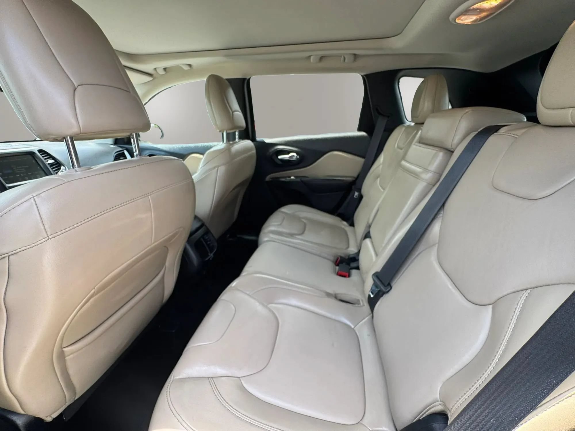 Used 2015 Jeep Cherokee Limited FWD image 12