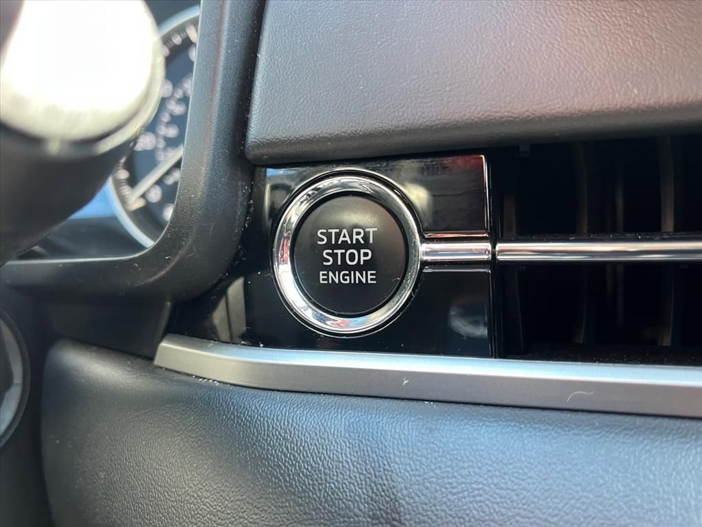 Used 2024 Mitsubishi Outlander SE image 12