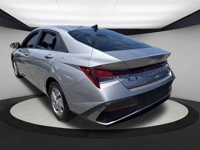 Certified 2026 Hyundai Elantra SE FWD image 6