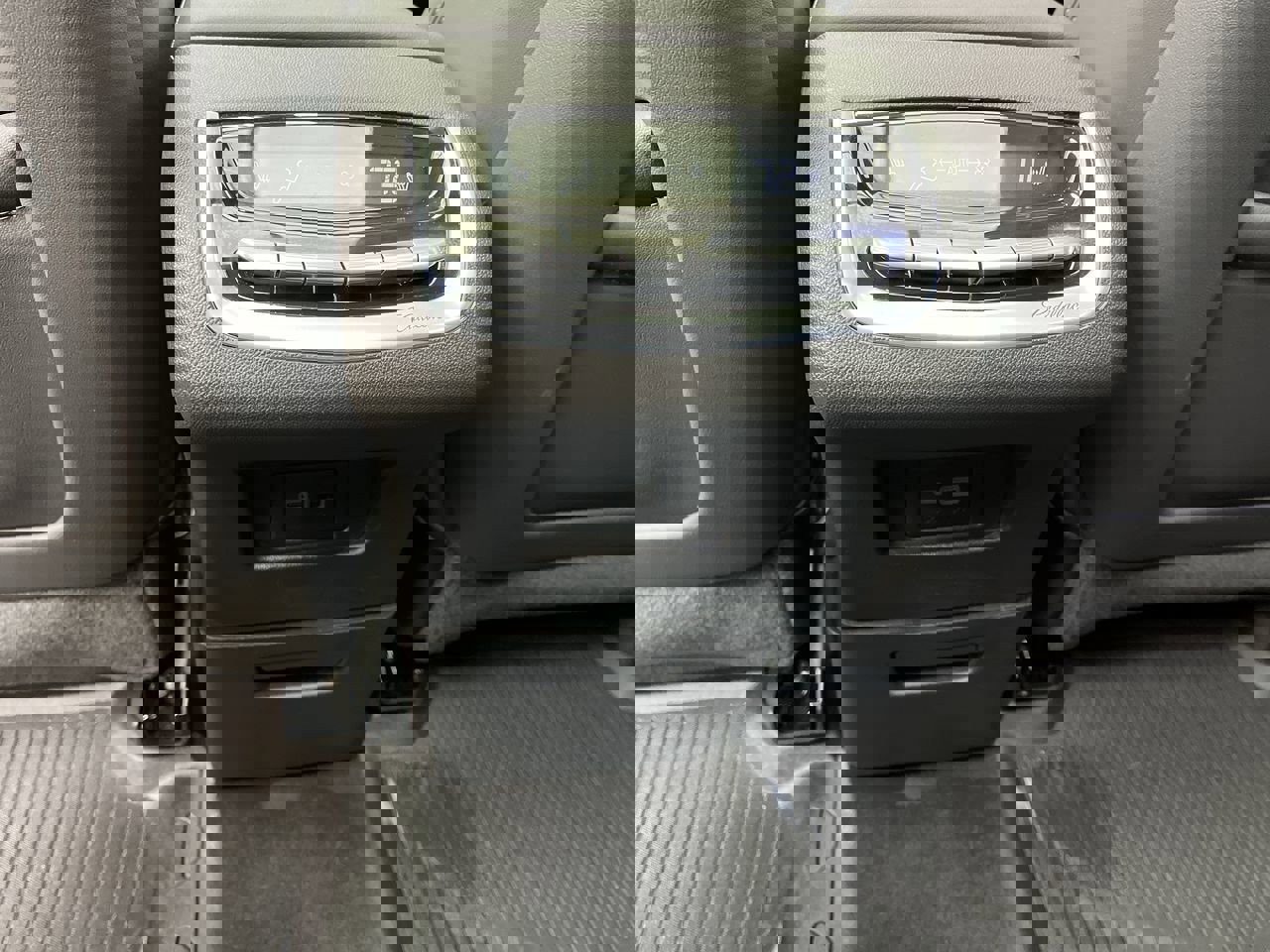 Used 2024 Cadillac XT6 Premium Luxury w/ Technology Package AWD/4WD image 13