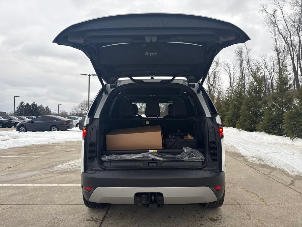 New 2026 Land Rover Discovery S AWD/4WD image 9