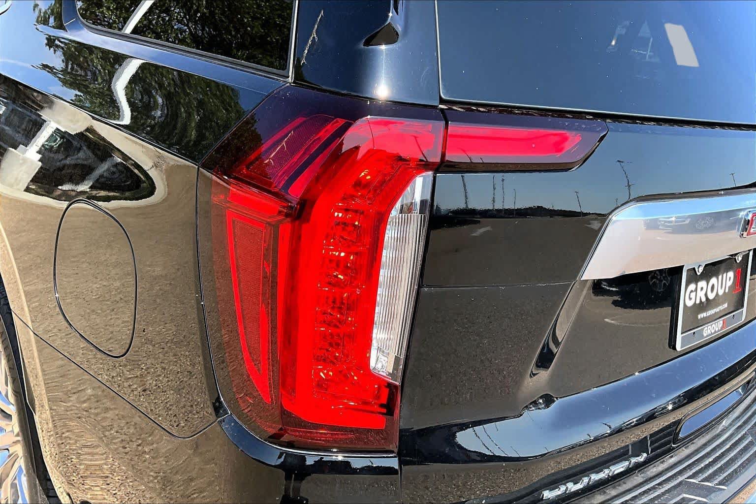 Used 2024 GMC Yukon Denali w/ Advanced Technology Package AWD/4WD image 32