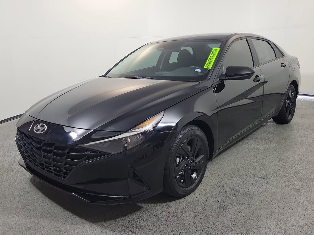 Used 2023 Hyundai Elantra Blue image 3