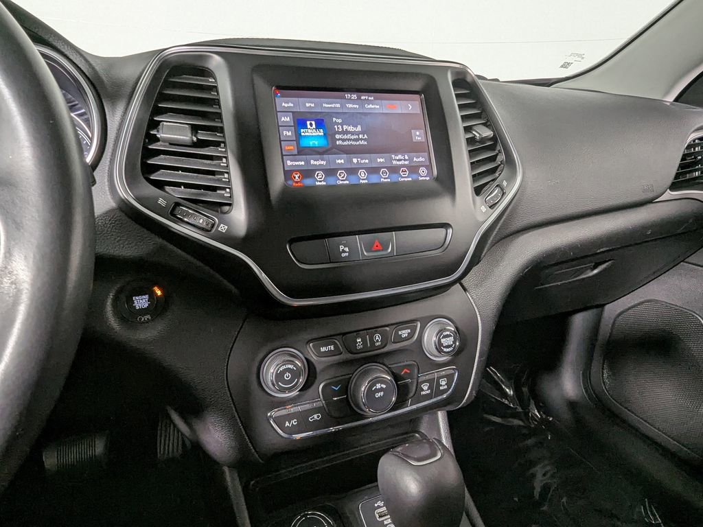 Used 2020 Jeep Cherokee Latitude Plus image 32