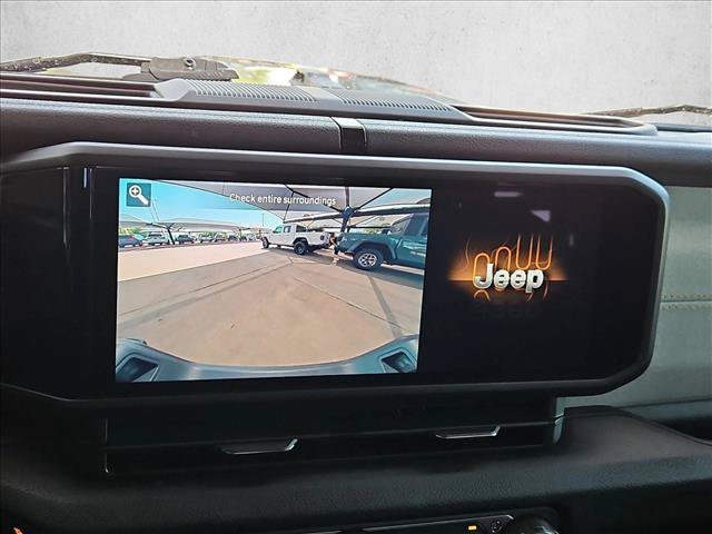 Used 2024 Jeep Gladiator Sport AWD/4WD image 13