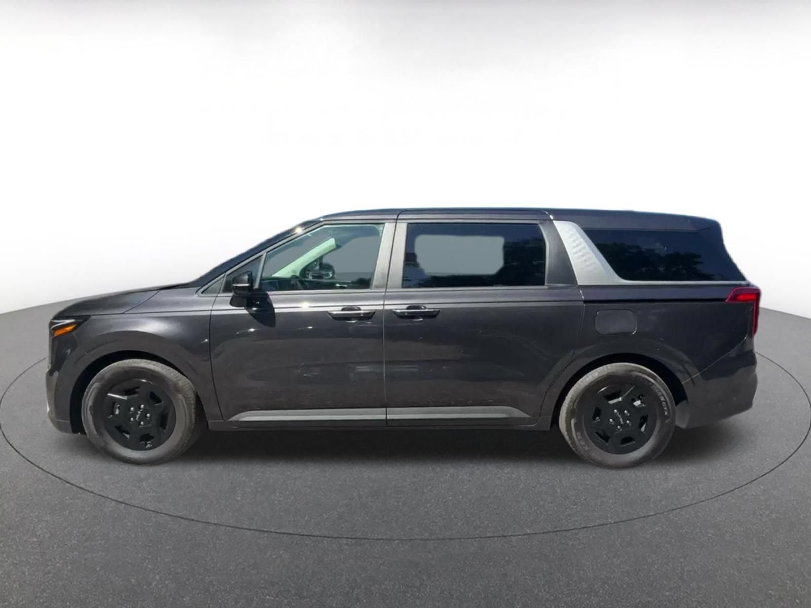 Used 2026 Kia Carnival FWD image 8