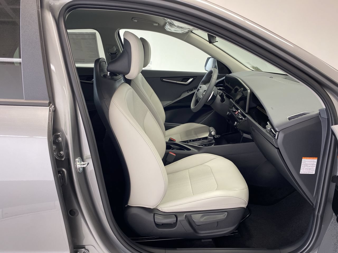 New 2026 Kia Niro EX FWD image 28