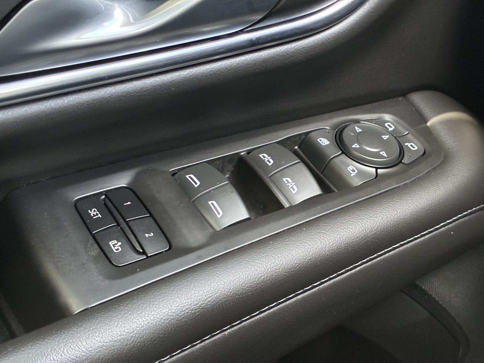 Used 2022 Chevrolet Tahoe Z71 w/ Luxury Package AWD/4WD image 19