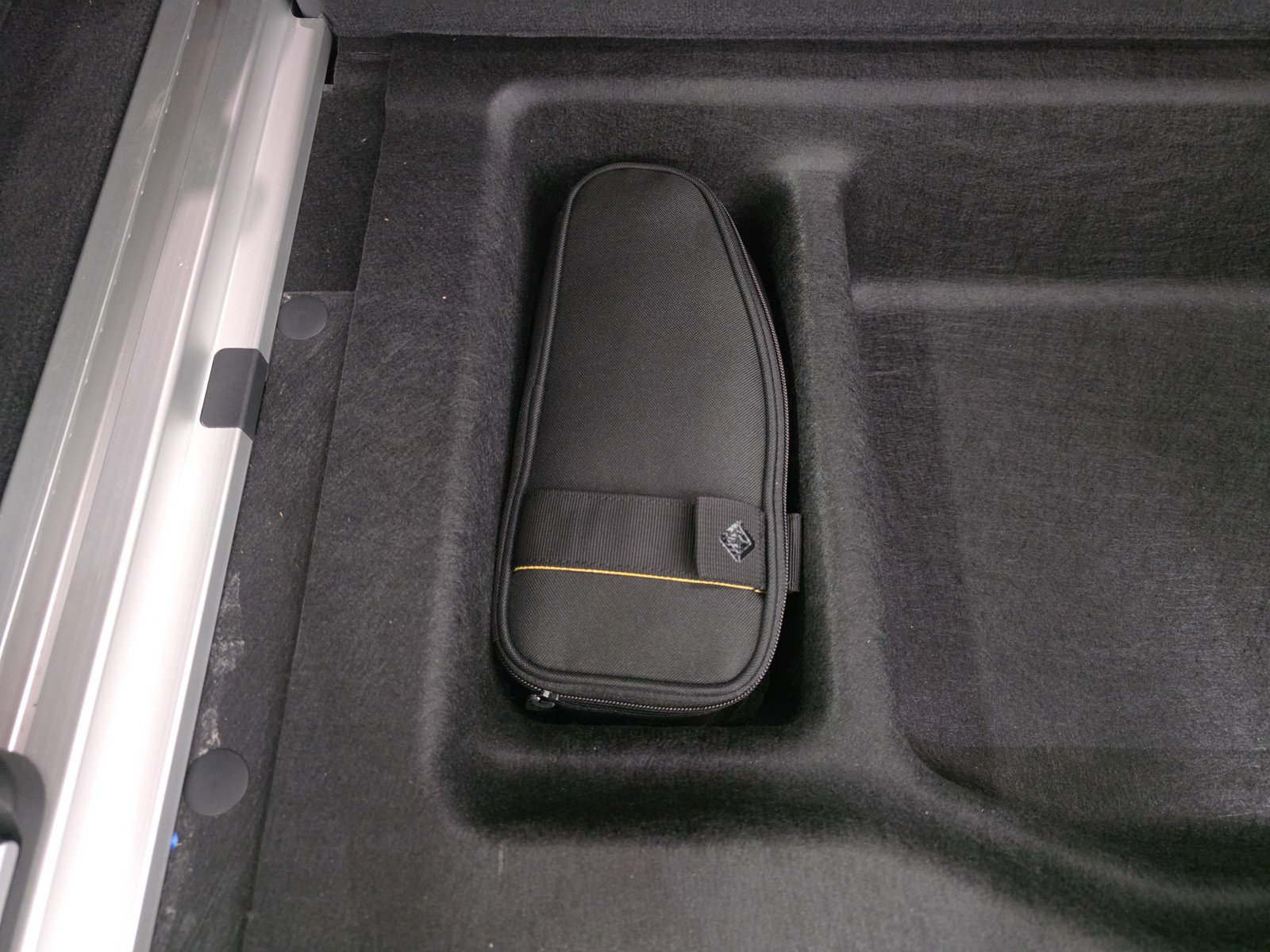 Used 2024 Rivian R1S Adventure AWD/4WD image 34