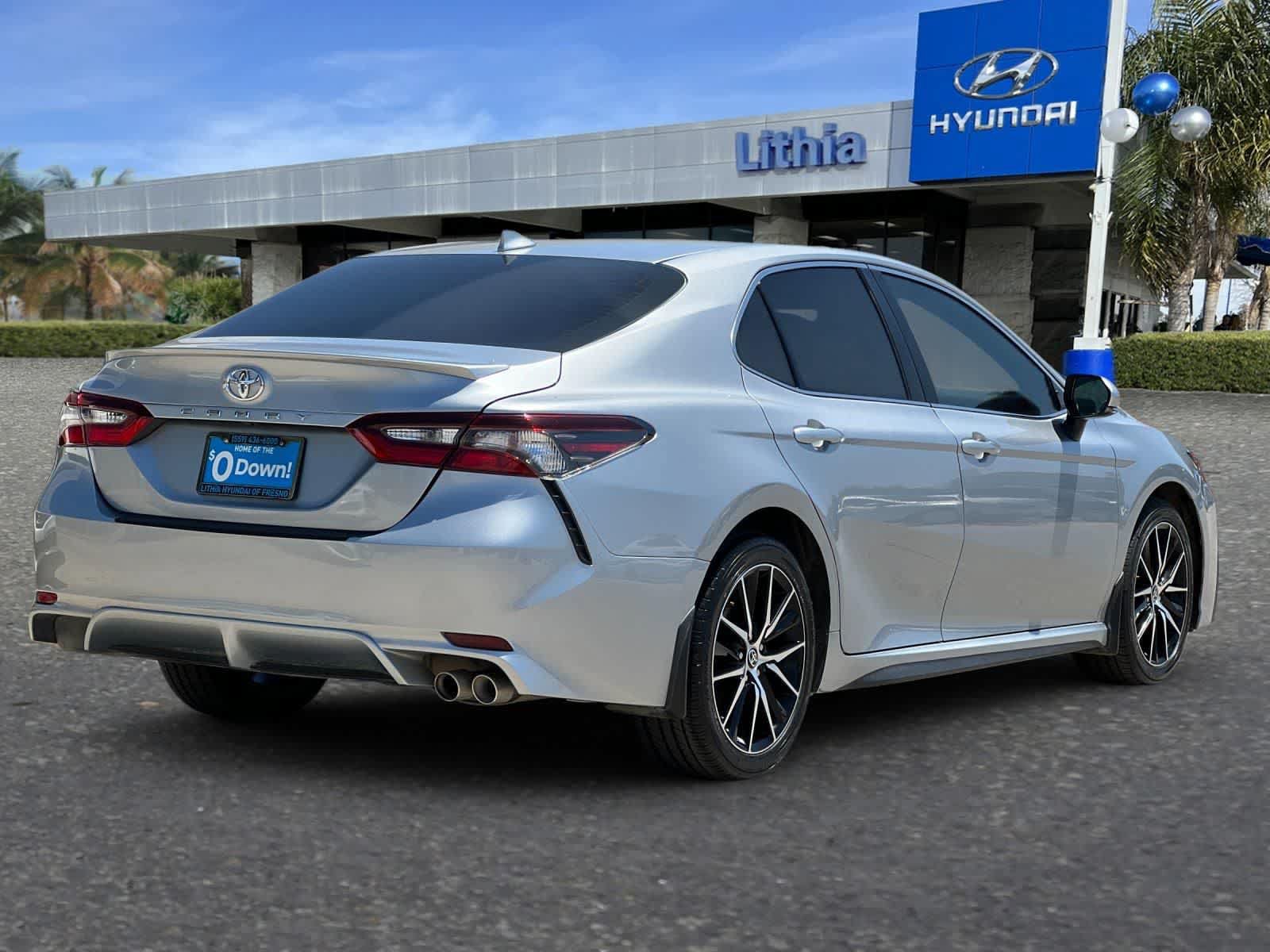 Used 2021 Toyota Camry SE w/ Convenience Package FWD image 3